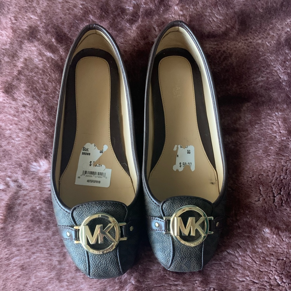 Michael Kors brown/black flats with gold detail